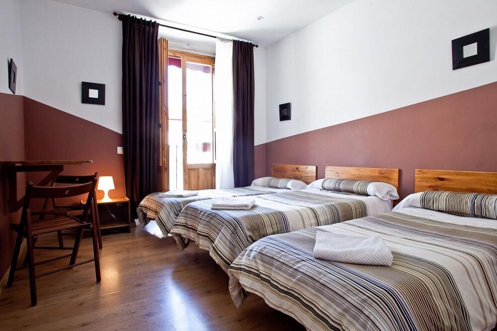 Hostal Abaaly Madryt Zewnętrze zdjęcie