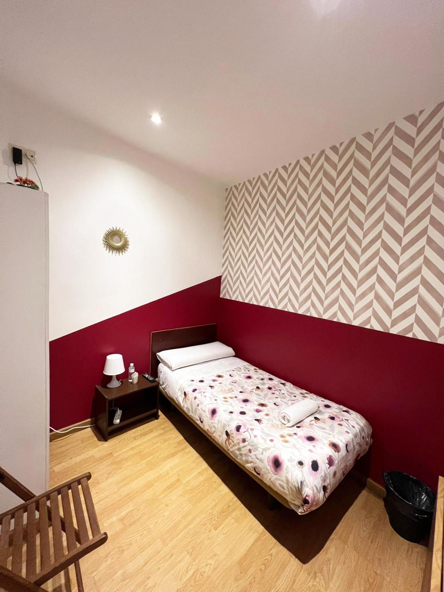 Hostal Abaaly Madryt Zewnętrze zdjęcie