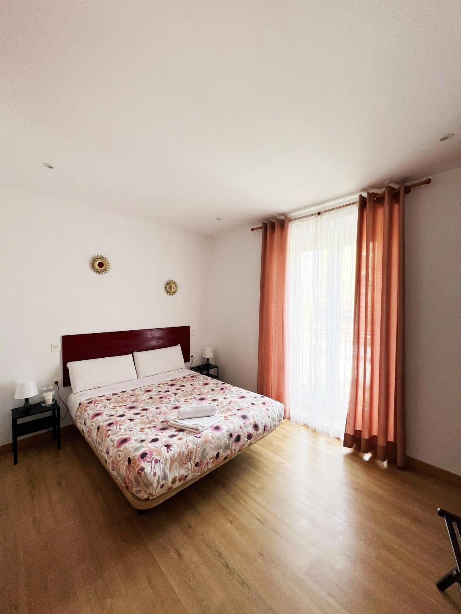 Hostal Abaaly Madryt Zewnętrze zdjęcie