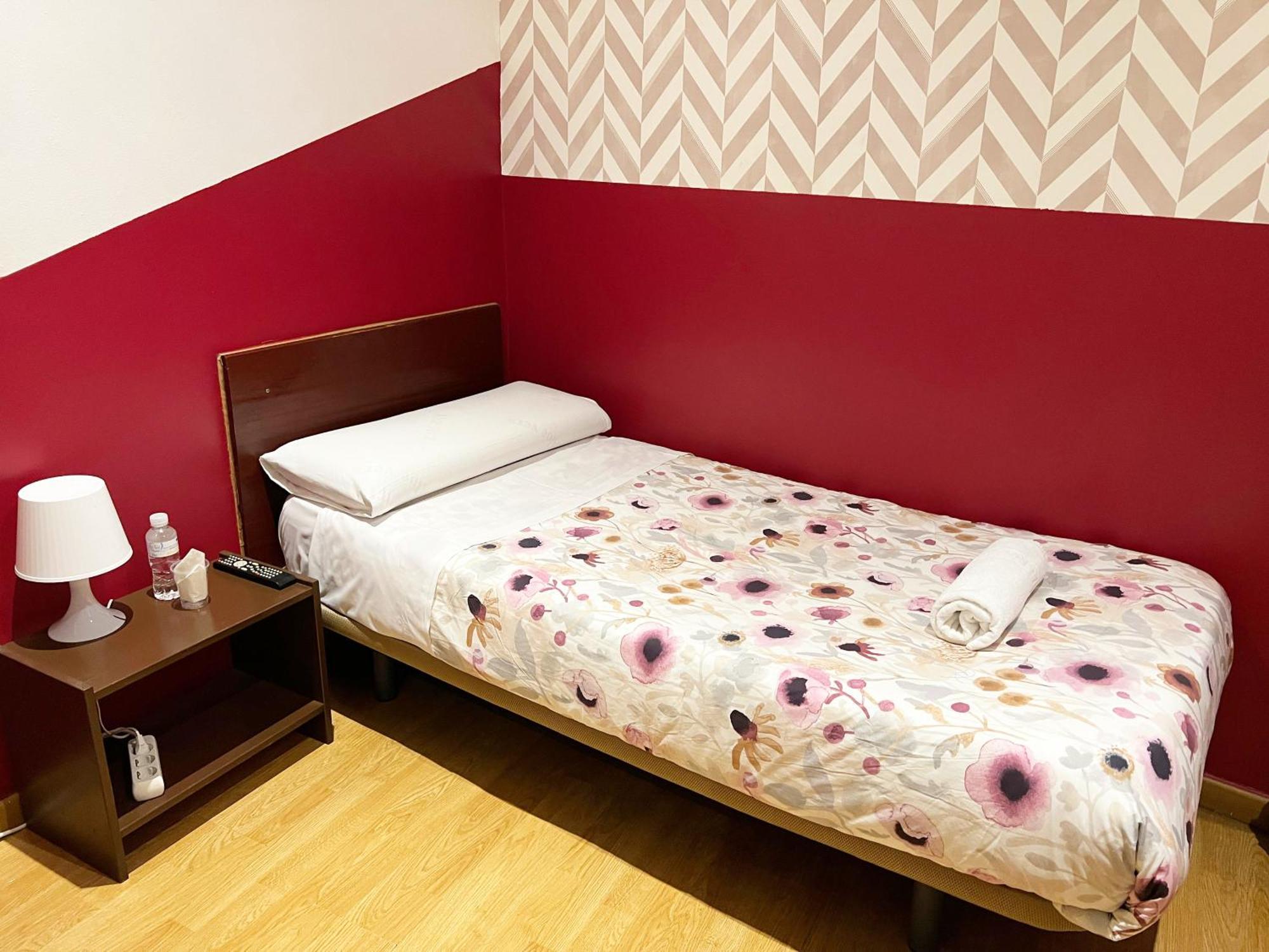 Hostal Abaaly Madryt Zewnętrze zdjęcie