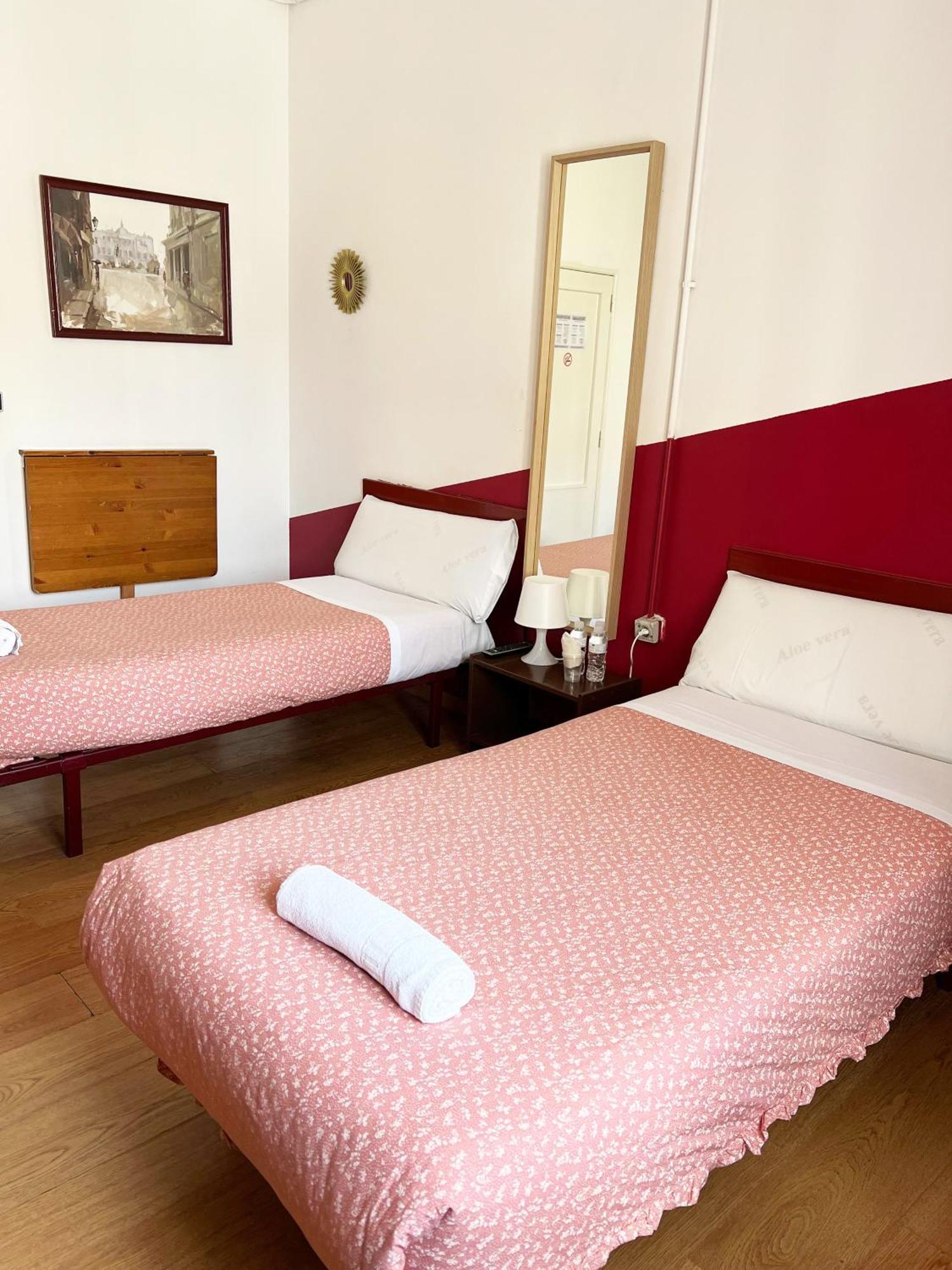 Hostal Abaaly Madryt Zewnętrze zdjęcie