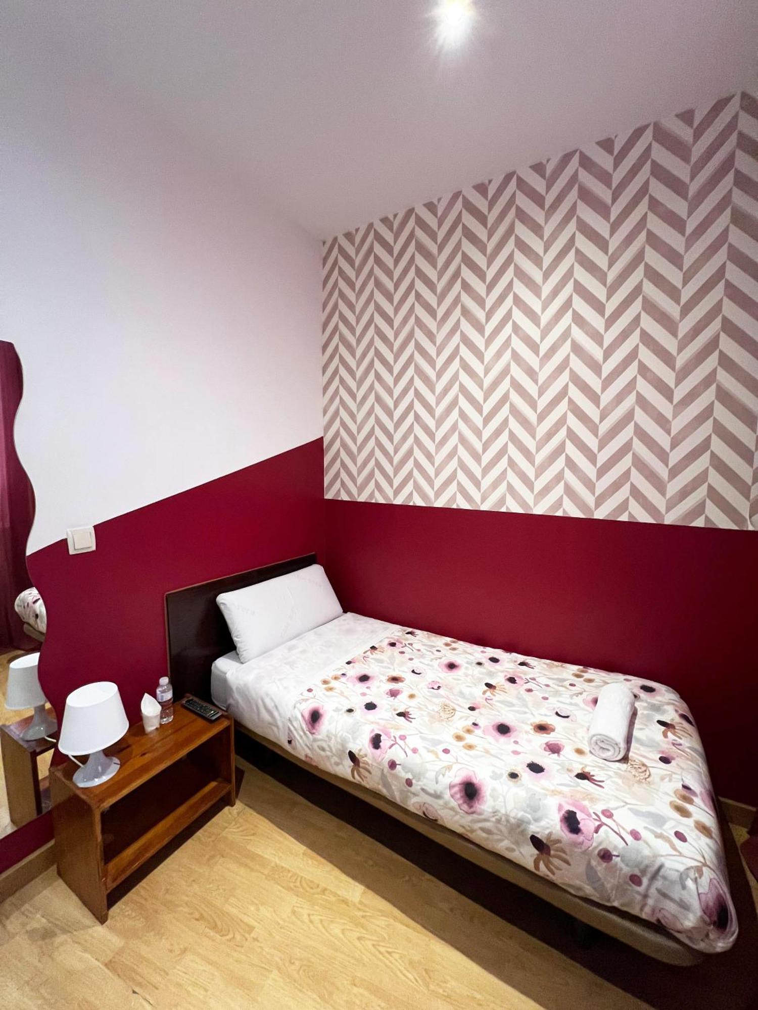 Hostal Abaaly Madryt Zewnętrze zdjęcie
