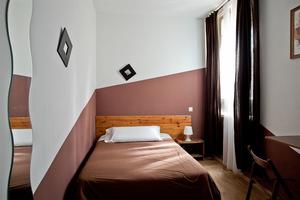 Hostal Abaaly Madryt Zewnętrze zdjęcie